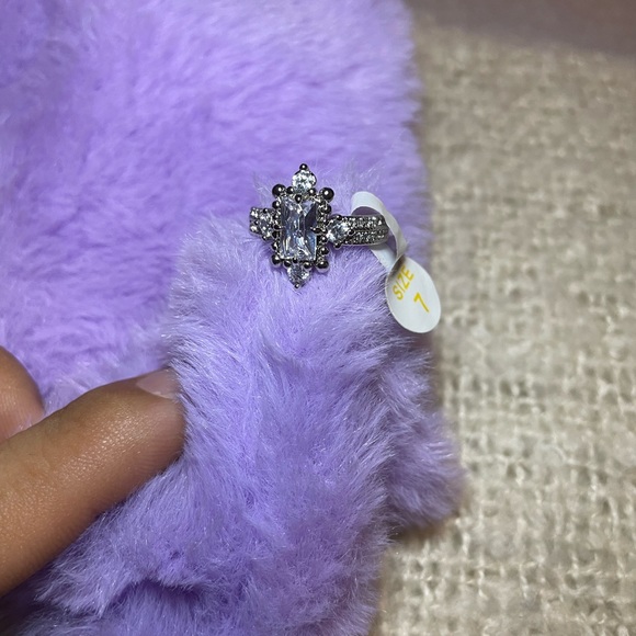 Size 7 cubic zirconia Bomb party - Picture 1 of 5